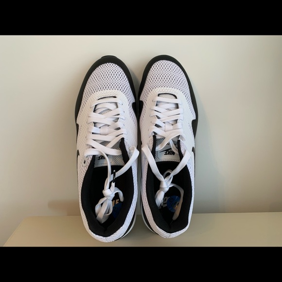 Hi I am selling brand new Nike sneakers! - Picture 3 of 5